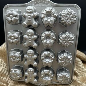 Nordic Ware Holiday Teacakes